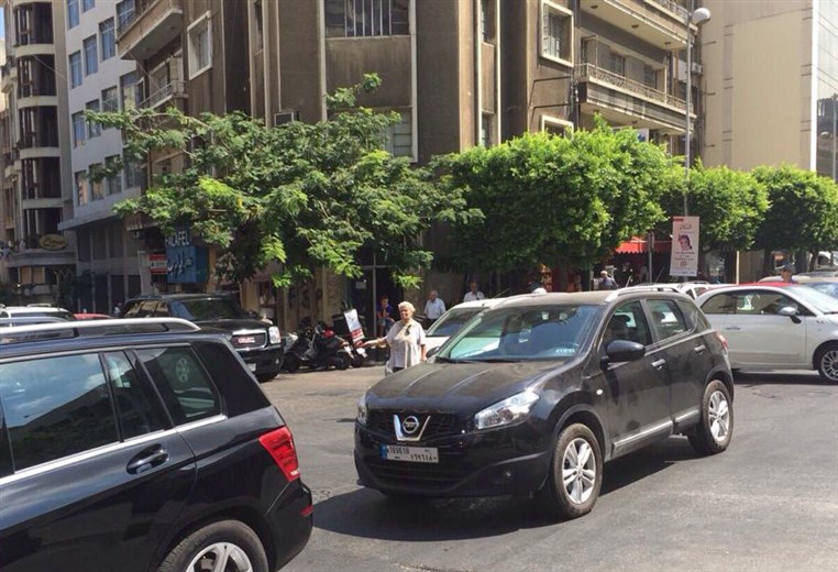 Traffic issues in Hamra… because of an old lady Cop!!